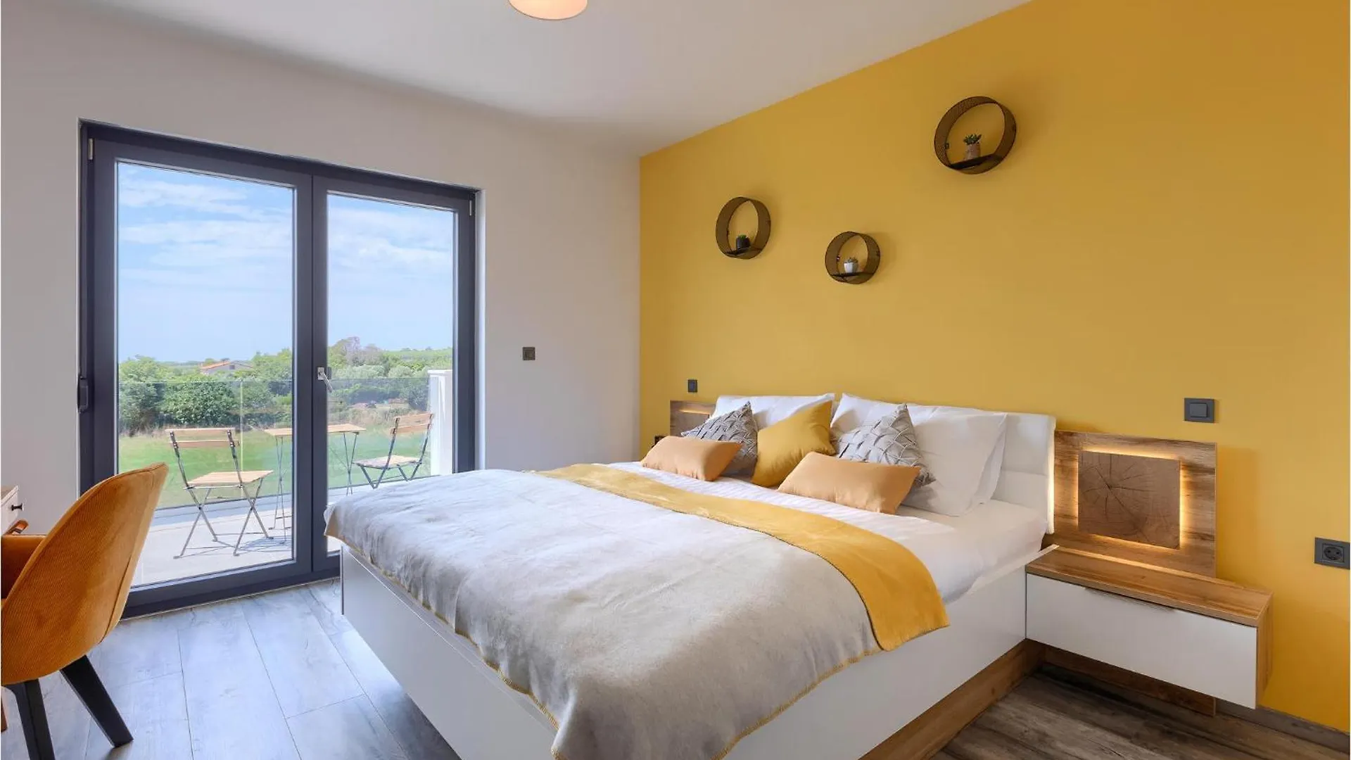 Gorgeous Home In Galizana With Jacuzzi 0*,