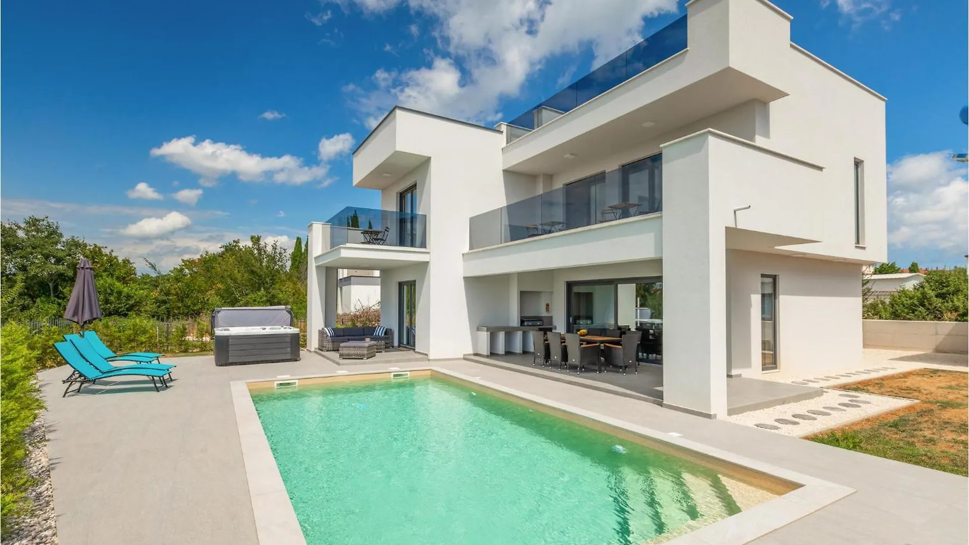 Gorgeous Home In Galizana With Jacuzzi