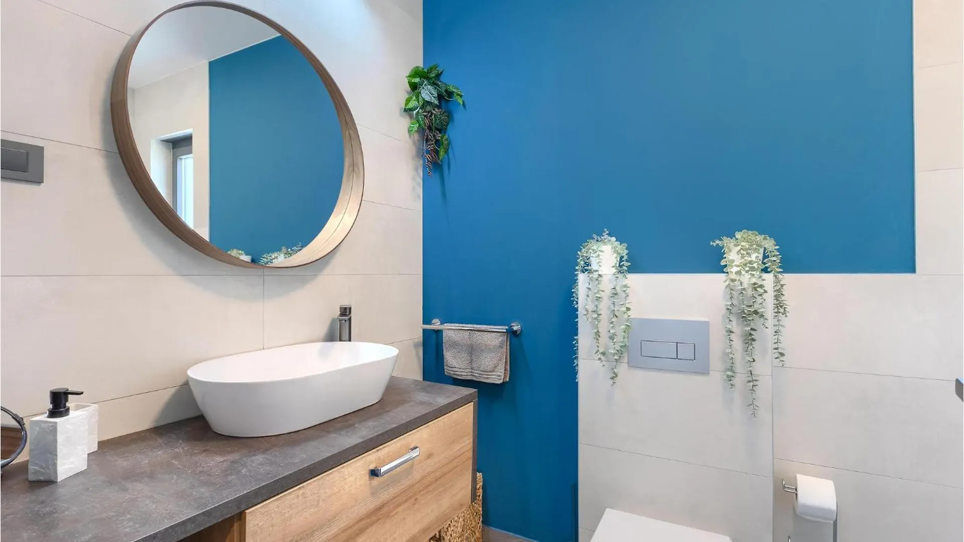 Gorgeous Home In Galizana With Jacuzzi